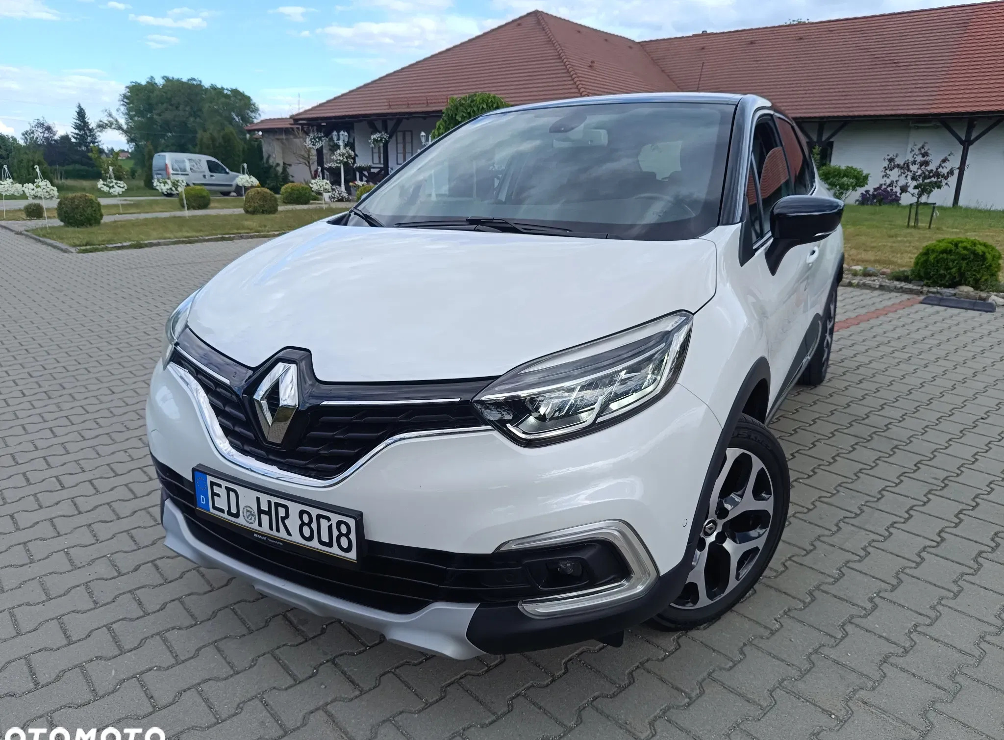 samochody osobowe Renault Captur cena 58900 przebieg: 53000, rok produkcji 2020 z Paczków